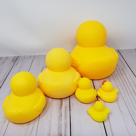 Jumbo Large Medium Small Yellow Rubber Ducks Toys Squeak - Picture 10 of 15